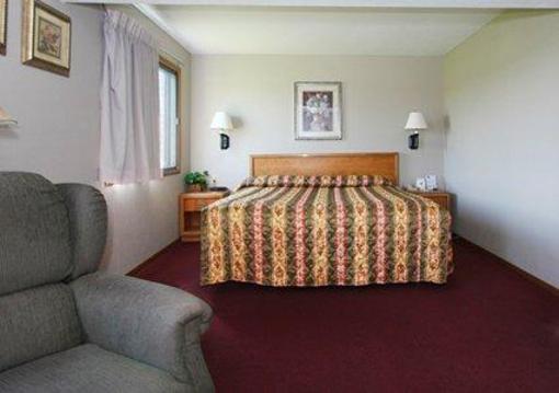 фото отеля Econo Lodge Inn & Suites Dubuque