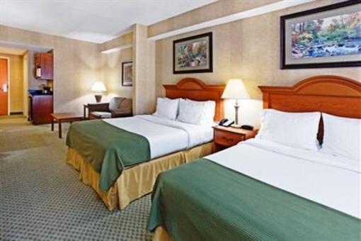 фото отеля Holiday Inn Express Hotel & Suites Dillsboro