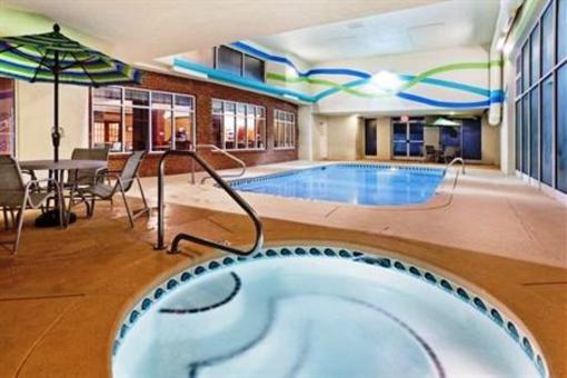 фото отеля Holiday Inn Express Hotel & Suites Dillsboro