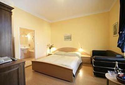 фото отеля City Crown Hotel