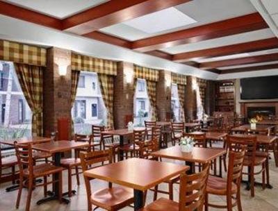 фото отеля Days Inn & Suites Traverse City