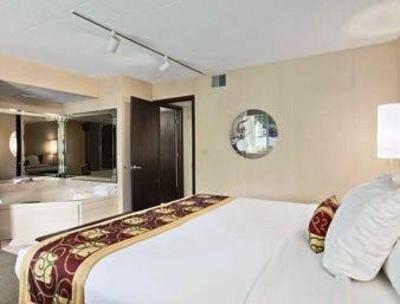 фото отеля Days Inn & Suites Traverse City