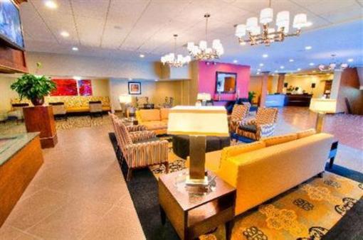 фото отеля Doubletree by Hilton Raleigh Brownstone - University