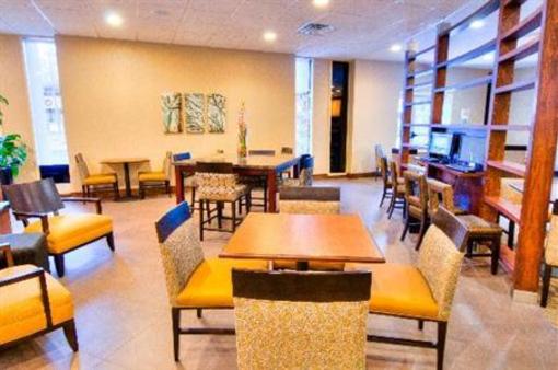 фото отеля Doubletree by Hilton Raleigh Brownstone - University