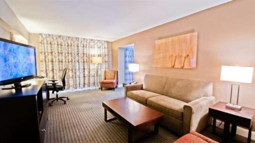 фото отеля Doubletree by Hilton Raleigh Brownstone - University