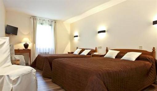 фото отеля Hotel Des Roches Les Eyzies-de-Tayac-Sireuil