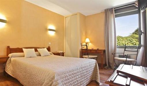фото отеля Hotel Des Roches Les Eyzies-de-Tayac-Sireuil