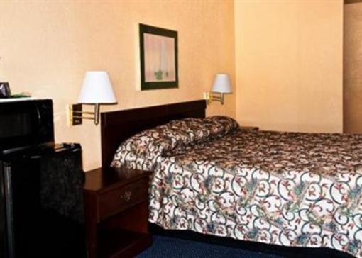 фото отеля Econo Lodge Inn & Suites Virginia Beach