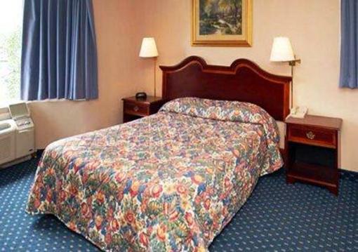 фото отеля Econo Lodge Inn & Suites Shelburne