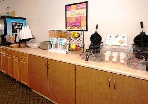 фото отеля Econo Lodge Inn & Suites Shelburne