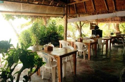 фото отеля Leela Beach Bungalows