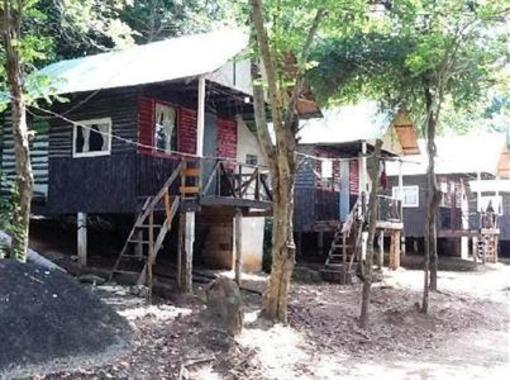фото отеля Leela Beach Bungalows