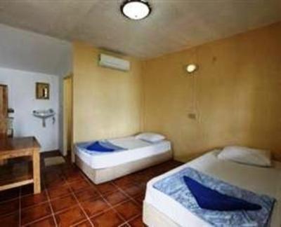 фото отеля Leela Beach Bungalows