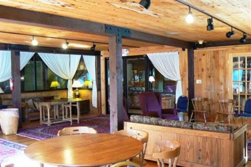 фото отеля Snowy Owl Inn and Resort