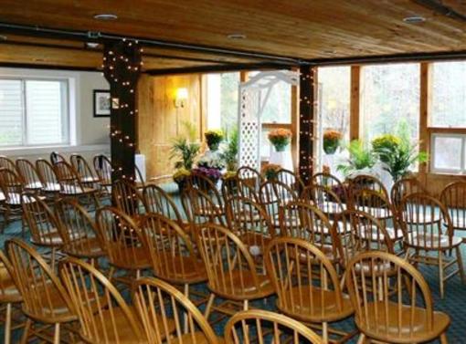 фото отеля Snowy Owl Inn and Resort