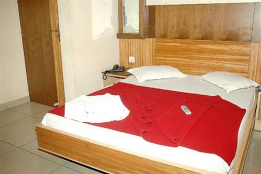 фото отеля UG Deluxe Lodge