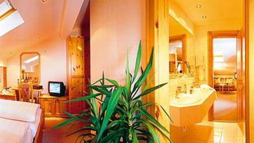 фото отеля Hotel Sandhof Lech