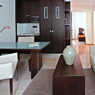 фото отеля Burns Apartments