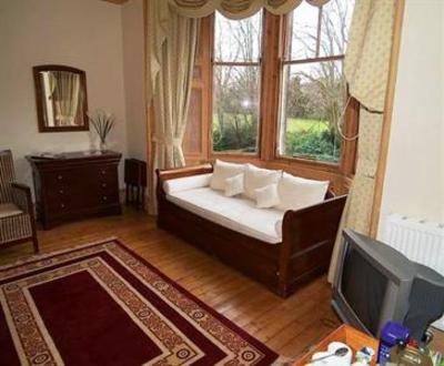 фото отеля 15 Merchiston Gardens Bed & Breakfast Edinburgh