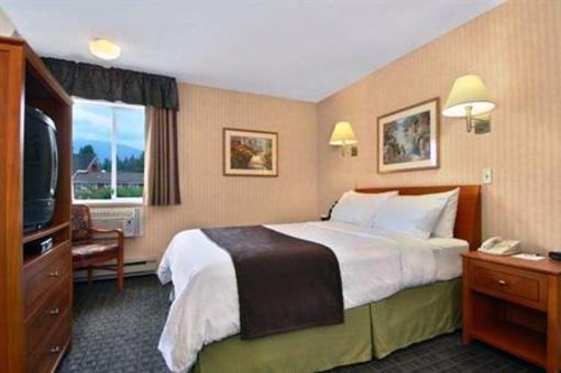 фото отеля BEST WESTERN Capilano Inn & Suites