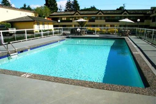 фото отеля BEST WESTERN Capilano Inn & Suites