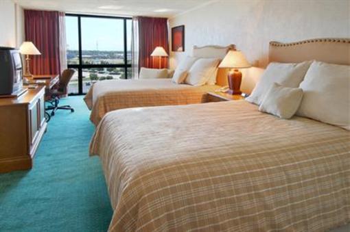 фото отеля Millennium Airport Hotel Buffalo