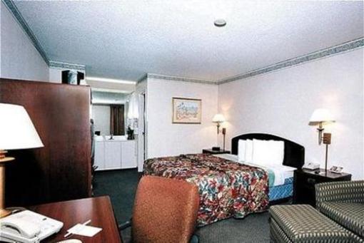 фото отеля Baymont Inn and Suites Pensacola