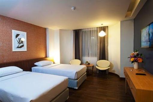 фото отеля Flipper Lodge Hotel