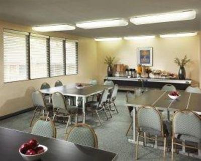фото отеля Portofino Inn & Suites Anaheim Hotel