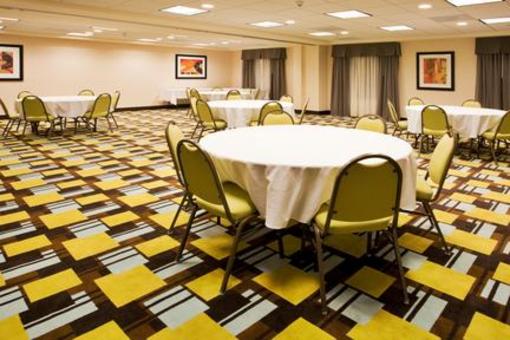 фото отеля Holiday Inn Express Hotel & Suites Largo-Clearwater