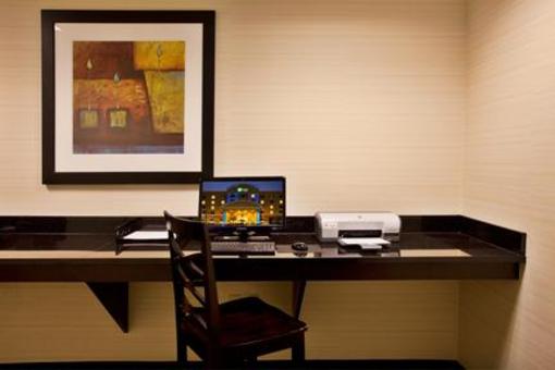 фото отеля Holiday Inn Express Hotel & Suites Largo-Clearwater