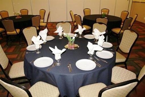 фото отеля Best Western Plus Crossroads Inn & Conference Center