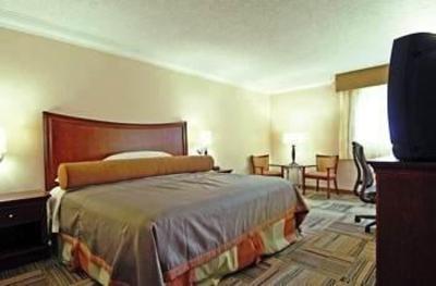 фото отеля Best Western Plus Crossroads Inn & Conference Center
