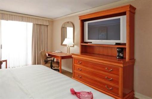 фото отеля Crowne Plaza Hotel Executive Center Baton Rouge