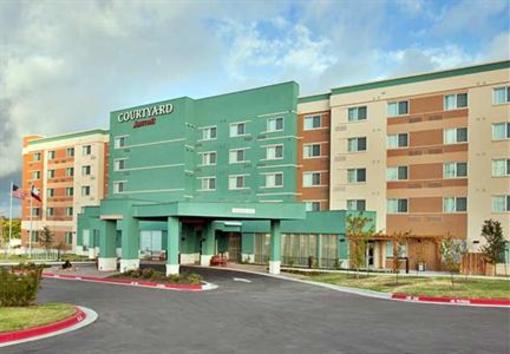 фото отеля Courtyard Hotel North Austin