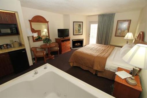 фото отеля Comfort Inn & Suites at Dollywood Lane