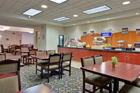 фото отеля Holiday Inn Express Edmonton International Airport