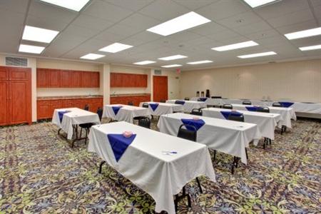фото отеля Holiday Inn Express Edmonton International Airport