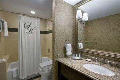 фото отеля Hilton Skirvin Hotel