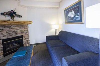 фото отеля Waterton Glacier Suites