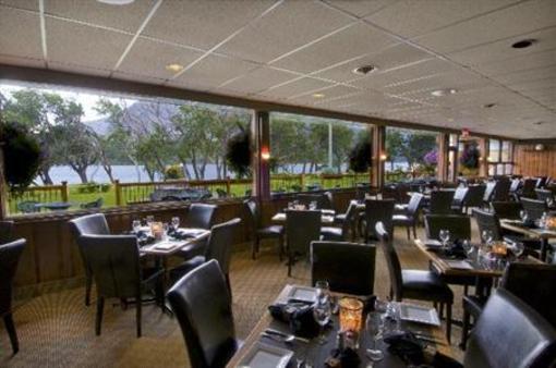 фото отеля Waterton Glacier Suites