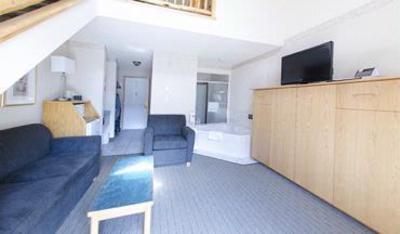 фото отеля Waterton Glacier Suites
