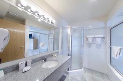 фото отеля Waterton Glacier Suites