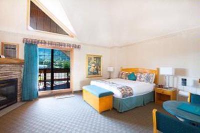 фото отеля Waterton Glacier Suites