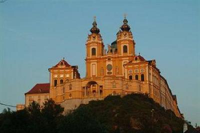 фото отеля Hotel Schloss Duernstein