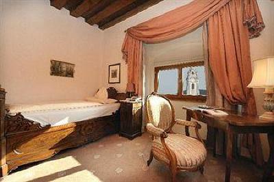 фото отеля Hotel Schloss Duernstein