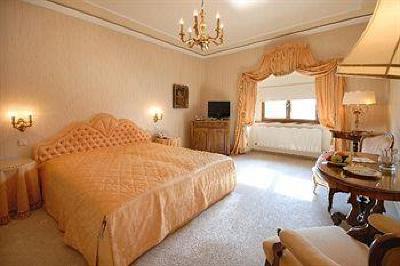 фото отеля Hotel Schloss Duernstein