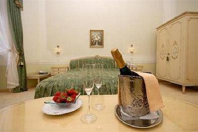 фото отеля Hotel Schloss Duernstein