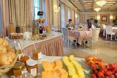 фото отеля Hotel Schloss Duernstein