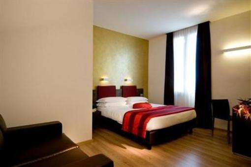 фото отеля Hotel Trevi Rome
